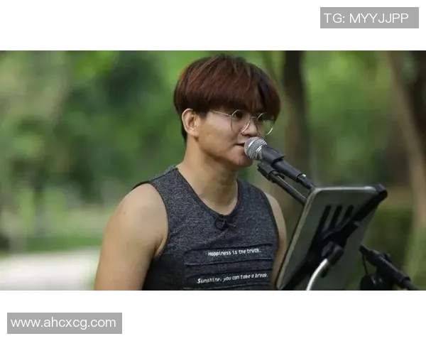 当足球巨星拿起麦克风时他们的歌声能否像球技一样征服世界